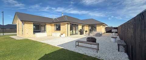 Leeston - Photo 1