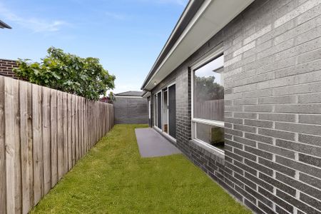 Modern Two-Bedroom Living in a Prime West Footscray Location - Photo 5