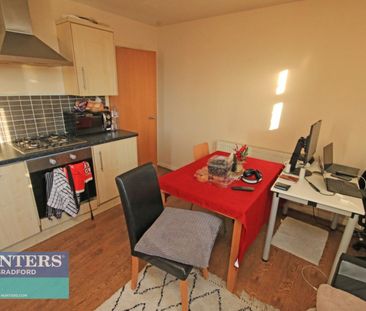 2 bedroom Flat To Let - Photo 5