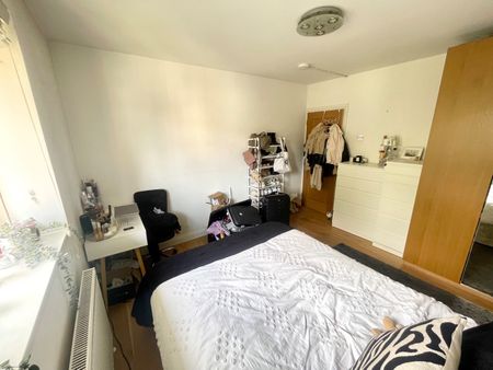 3 Bed Flat, Hawkesworth House, SW4 - Photo 4