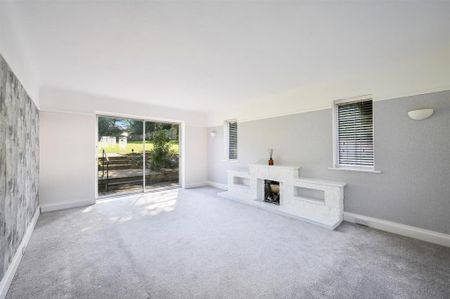 4 bedroom detached house to rent - Photo 3