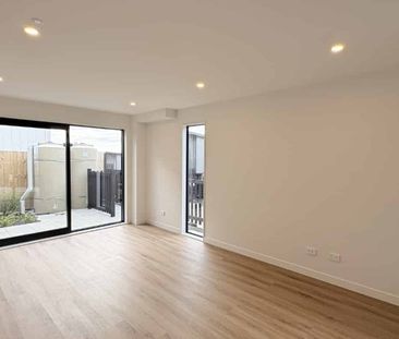Spacious 4 Bedroom Home in Mairangi Bay - Rangi Zoned! - Photo 1