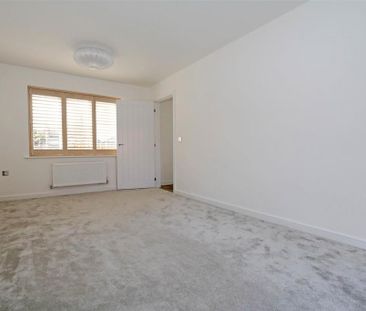 4 bedroom detached house to rent - Photo 3