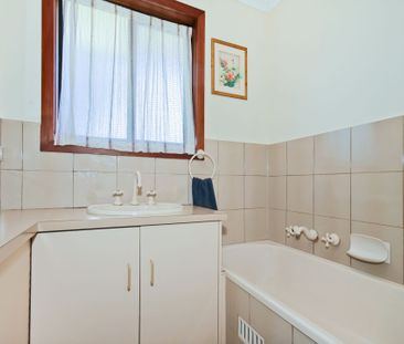 Well Presented Two Bedroom Unit&comma; Great Location&excl; - Photo 4