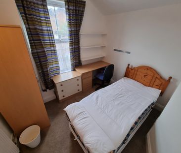 5 Bed Student Accommodation - Photo 3