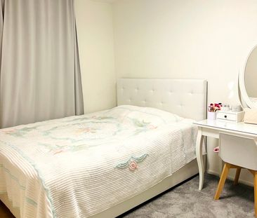 "Traumwohnung mit 25 m² Terrasse und traumhafter Aussicht!" - Photo 1