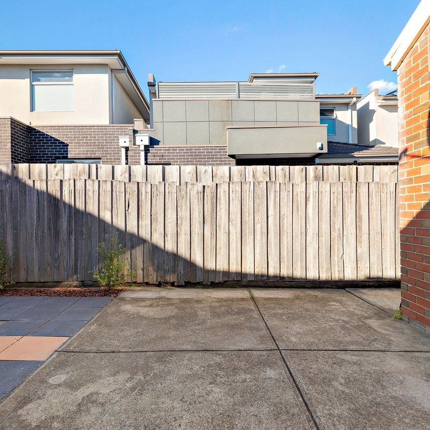 Low Maintenance Beauty - Photo 1