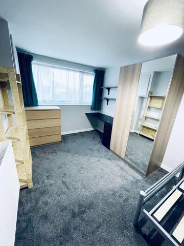 1 bedroom in a house share to rent - Photo 5