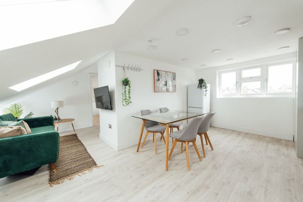 1 Bed Flat, Empress Avenue, IG1 - Photo 1