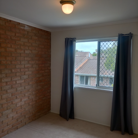 THREE BEDROOMS TOWNHOUSE WITH VINLY FLOOR DOWNSTAIRS AND AIR CONDITION - Photo 2