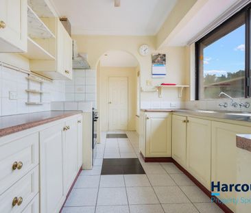 Spacious Family Living with Everyday Convenience - Photo 5