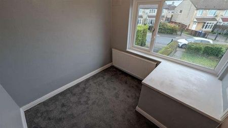 Summer Hall Ing, Wyke, BD12 - Photo 5