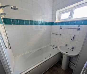 A 1 Bedroom Apartment - Photo 2