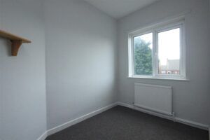 3 BEDROOM House - Terraced - Photo 4