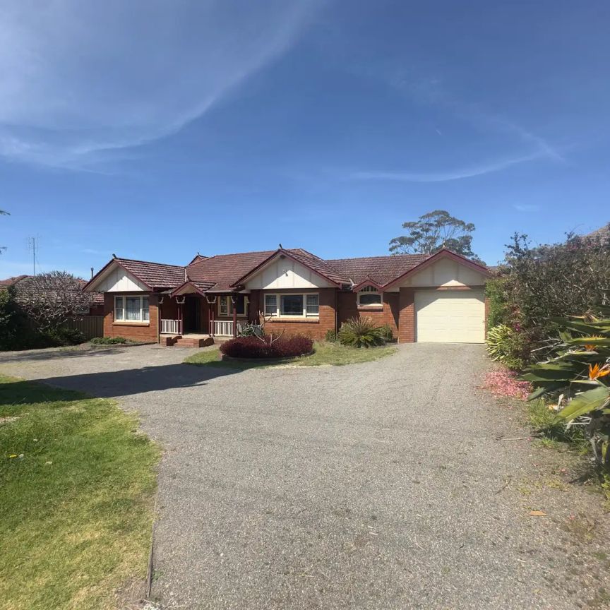 “Charming Family Home in Quiet Cul-de-sac with Pool” - Photo 1