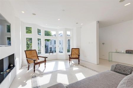 6 bedroom semi-detached house to rent - Photo 2