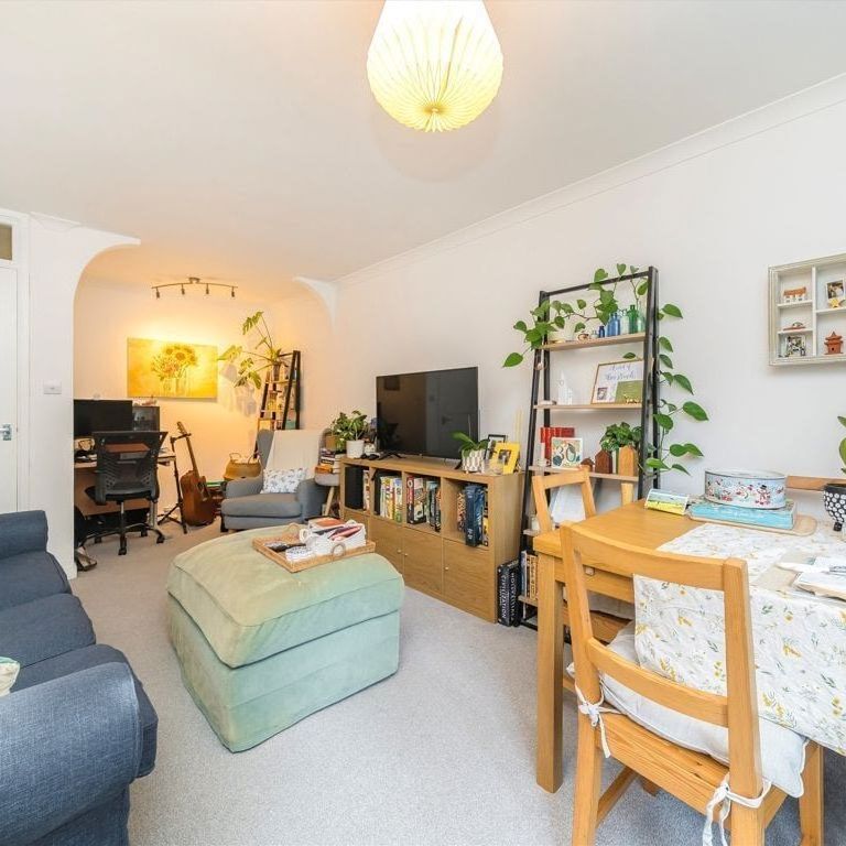 Nantes Close, SW18 1JL, London - Photo 1