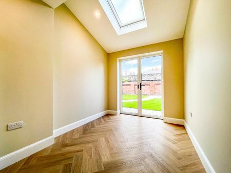 4 bedroom semi-detached house to rent - Photo 4