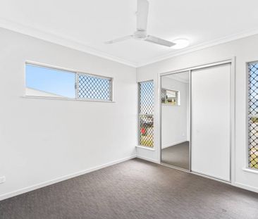 FANTASTIC NEW FAMILY HOME WITH MOUNTAIN VIEWS - Photo 4