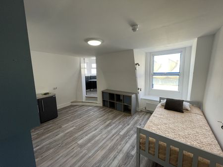 Studio Flat, First Floor, BN1 - Photo 4