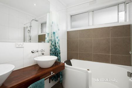 56 Arthur Street, Eltham - Photo 2