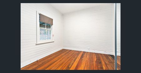 Older style neat and tidy three bedroom home - Photo 5