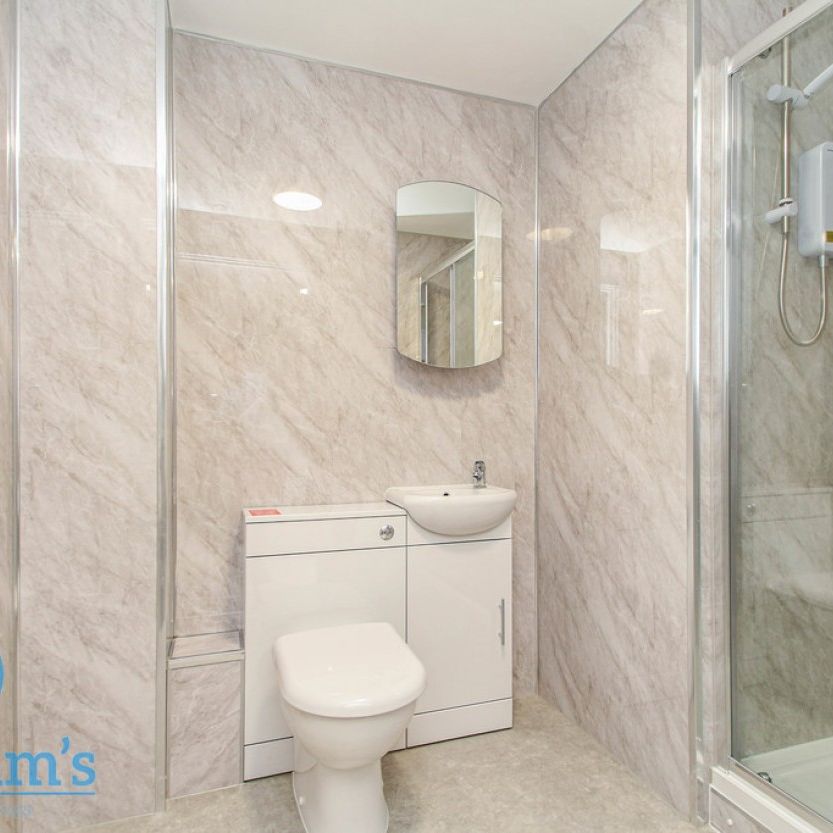 5 bed Apartment for Rent - Photo 1