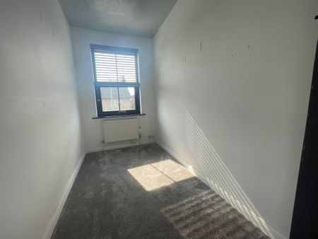 Bramford Lane, Ipswich - Photo 5