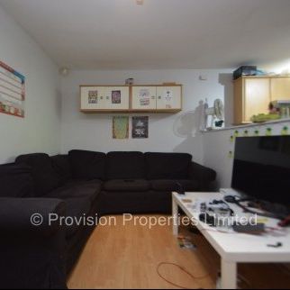 4 Bedroom to Rent Near Leeds University - Photo 1