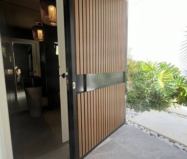 5 bedroom luxury Villa for rent in Nueva Andalucia, Spain - Photo 2