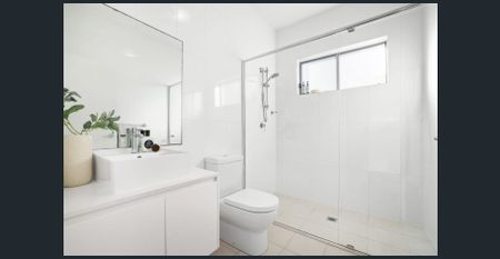 Luxury One Bedroom Apartment - Photo 3