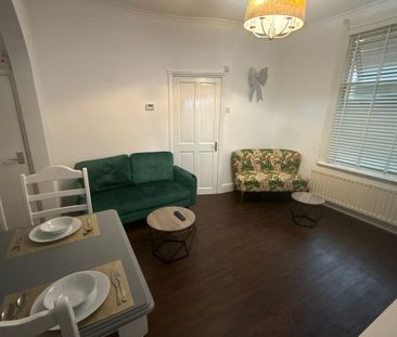 4 Bed Semi-Detached House, Cambridge Road, M9 - Photo 2