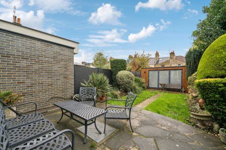 3 bedroom terraced house to rent - Photo 5