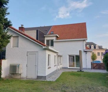 Ruime gerenoveerde woning met 3 slpks, gelegen op wandelafstand van... - Photo 1