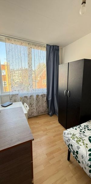Room in a Shared Flat, Double Room Near Dlr Station Poplar, E14 - Photo 1