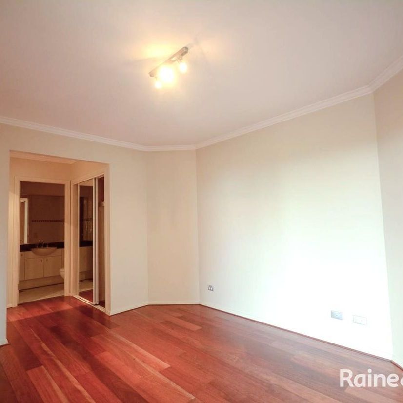 Charming Rozelle One Bedroom Living - Photo 1
