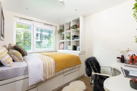 Extra Large High Double Ensuite - Photo 5