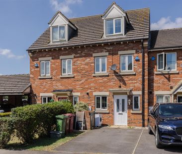 To Let 3 Bed House - Mid Terrace - Photo 3