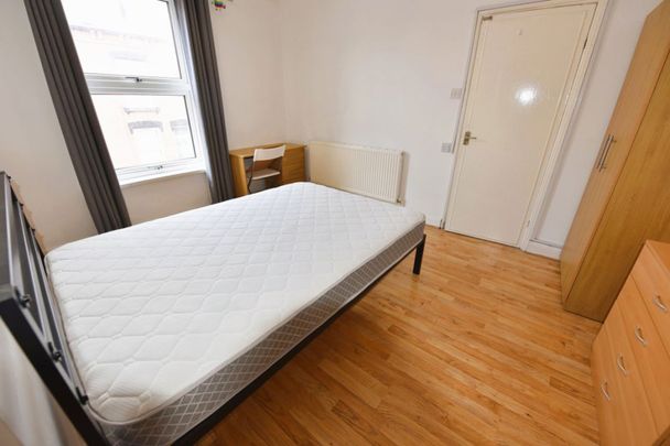 2 bedroom House in Kelsall Road, Leeds - Photo 1