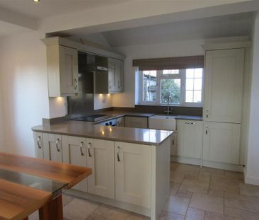 2 bedroom end of terrace house to rent - Photo 2