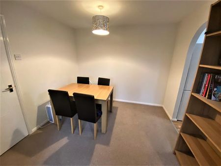 Alexandra Gardens, Woking - 2 bedrooms Property for lettings - Seymours - Photo 4