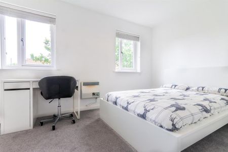 2 bedroom terraced house to rent - Photo 3