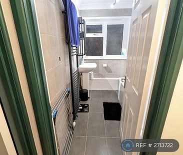 1 bedroom in a flat share to rent - Photo 5