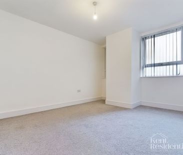 2 bed flat to rent in Miller Heights, Maidstone, ME15 - Photo 5