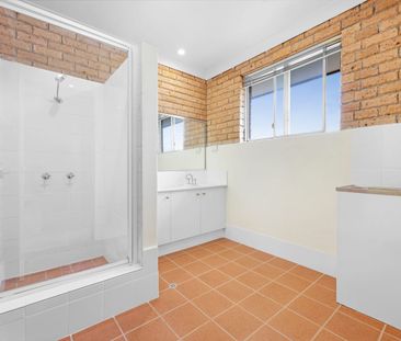 FIRST FLOOR UNIT SOUTH TAMWORTH - Photo 6