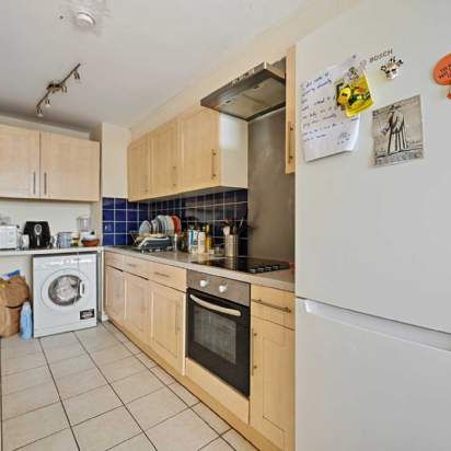 3 bedroom property to rent in London - Photo 1