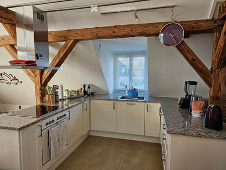 Altbau-Bijou unterm Dach: viel Raum, Holzbalken und eigenem Garten - Foto 2