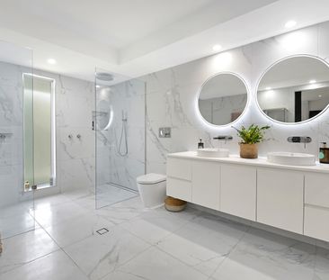 10 Cutwater Close, Clear Island Waters QLD 4226 - House For Rent | ... - Photo 1