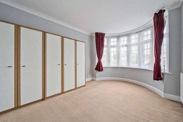 Edgware, Harrow, HA8 - Photo 1