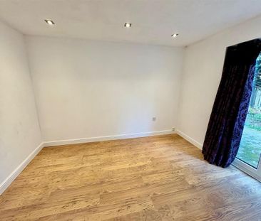 4 bedroom detached house to rent - Photo 2